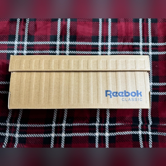 Reebok Classic Shoe Box - Picture 4 of 5